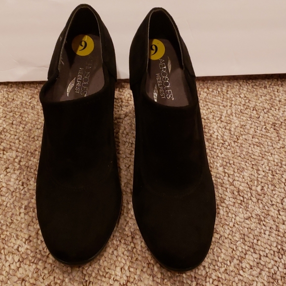 AEROSOLES Shoes - NWOT Aerosols heal rest comfort black ankle boots